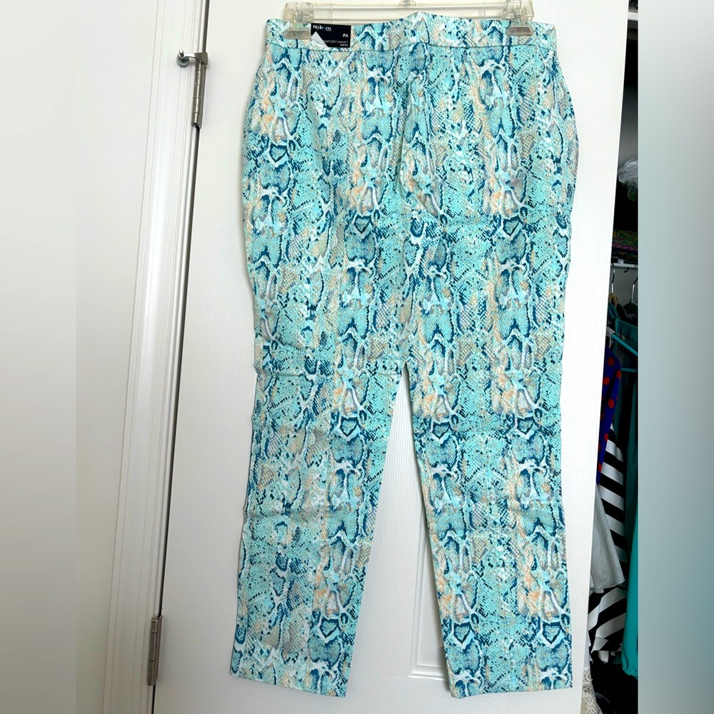 Brand new aqua snake print smooth cropped pants